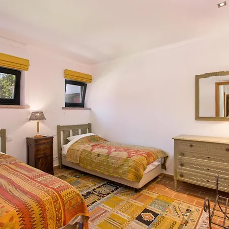 Dos Ciprestes By Portucasa Villa Santa Bárbara de Nexe